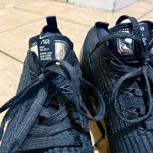 Nike Men's Black VaporMax Sneakers - Picture 5 of 7